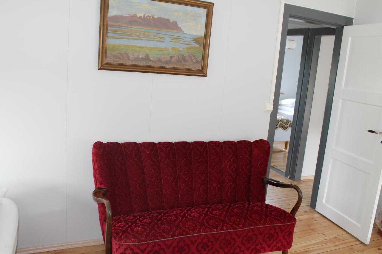 Midhop Guesthouse Thingeyrar Екстериор снимка