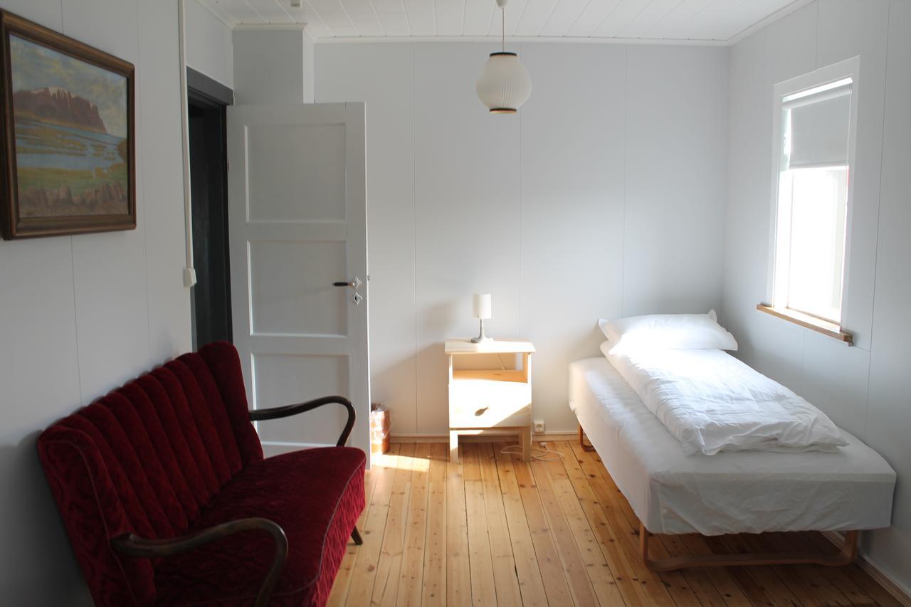 Midhop Guesthouse Thingeyrar Екстериор снимка